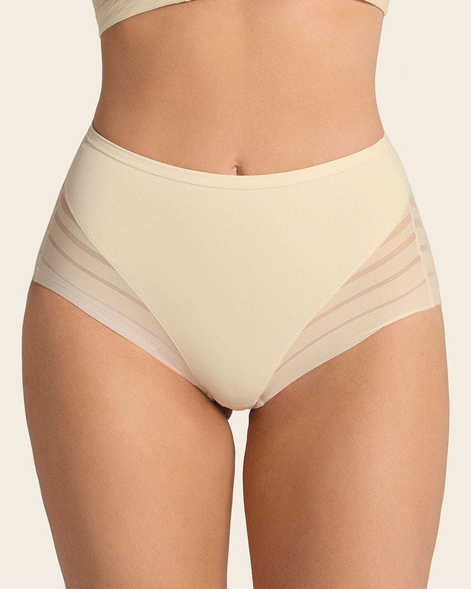 Braga faja clásica con control moderado de abdomen y bandas en tul